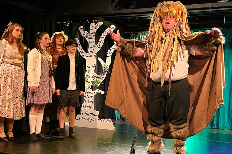 Aslan (Mark Bonner) with Susan, Lucy, Edmund and Mrs Beaver.