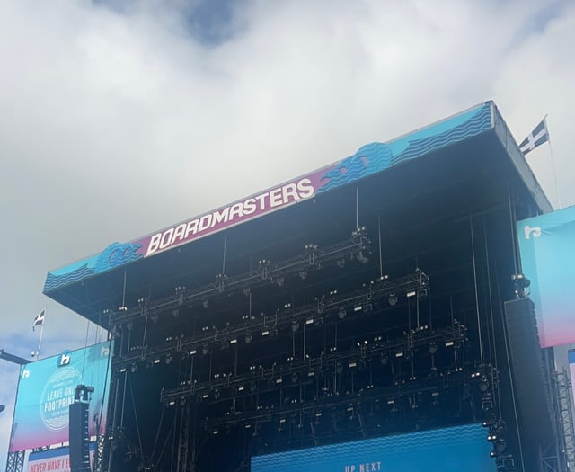 Stay hydrated at festivals with expert tips
