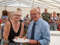 Crowds flock to racecourse for show
