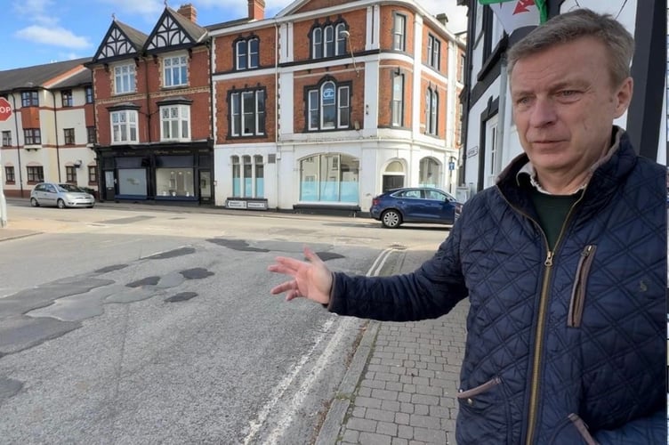 Cllr Kear welcomes the long-awaited road resurfacing works on the B4598 P