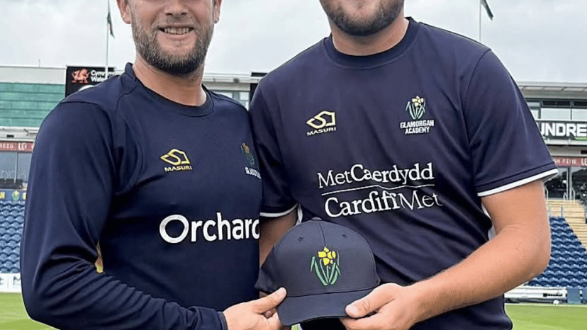 Cap Fits as Tom Dismisses Pakistan Skipper in Glam Cup Debut | Monm...