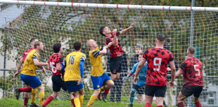Phillips late show secures point in the rain for Kingfishers 