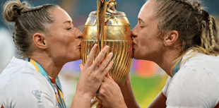 All systems Mo as Hunt lifts World Cup with England
