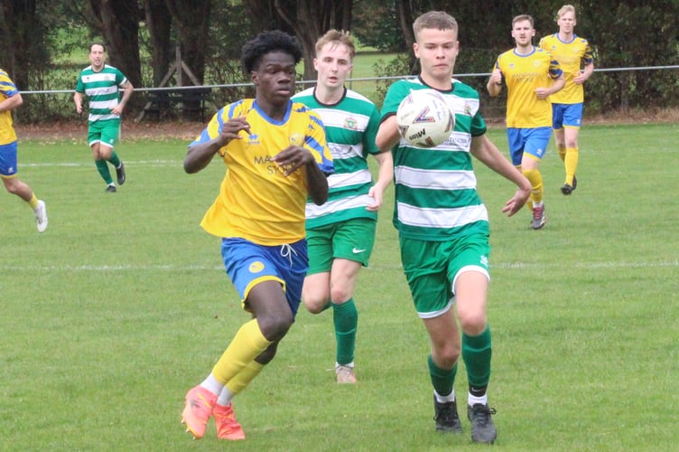 Eyes on the ball in the Kingfishers v PILCS clash