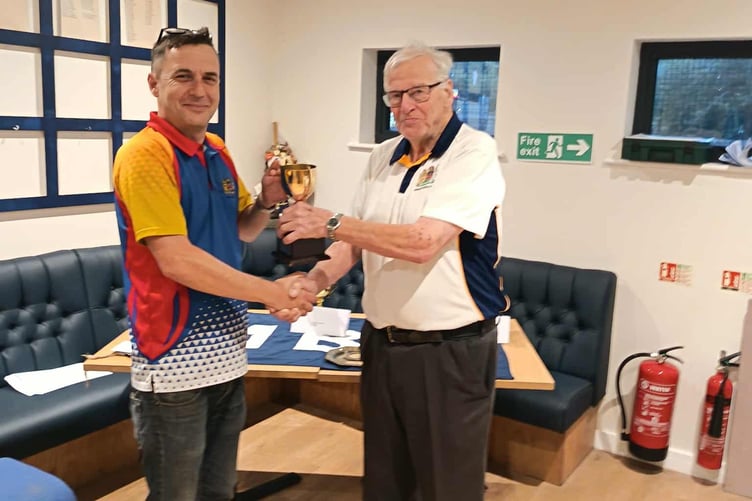 Club Captain, Tom Williams, receives the Gentlemen’s Championship Trophy from Club Secretary, Ken Taylor.