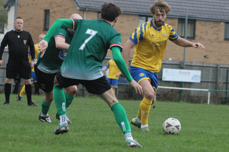 Monmouth beat league leaders RTB Ebbw Vale to leapfrog them to the top