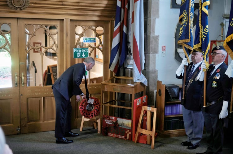 RNA President Alun Jones laid a wreath