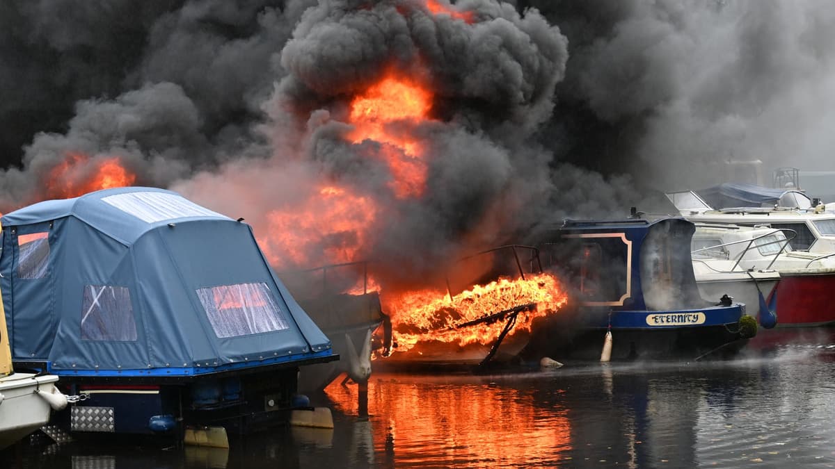 Fire crews tackle boat club blaze | monmouthshirebeacon.co.uk