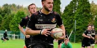 'Stow go close to beating leaders