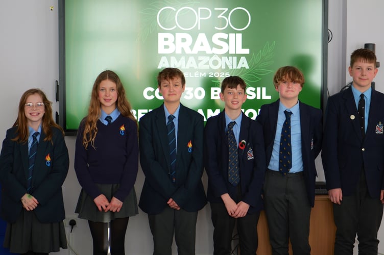 Comprehensive students livestreaming into COP30


