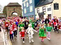 It's yo-ho-go for Santa fun runners!