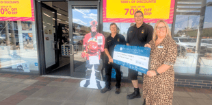 Pavers donates £2,000 to SARA
