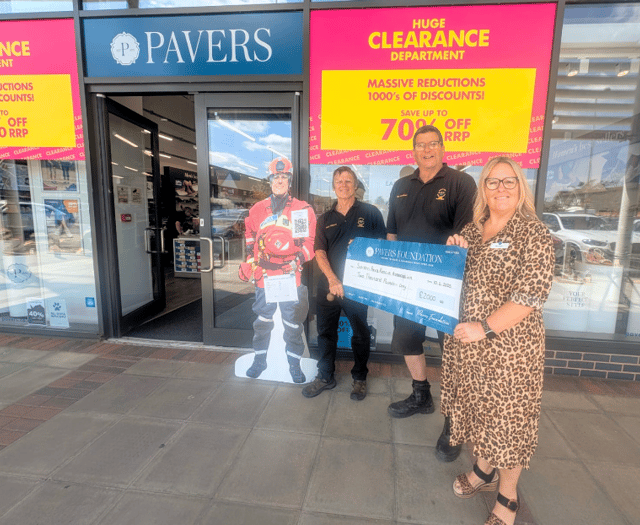 Pavers donates £2,000 to SARA