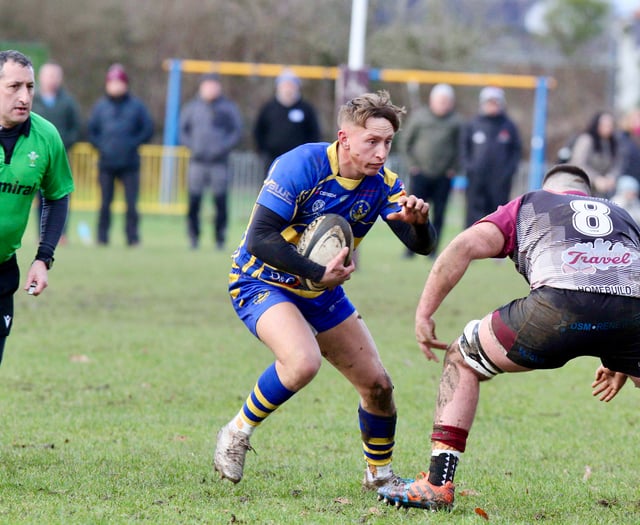Usk win Boxing Day battle of 1sts, but Mon 2nds hang on