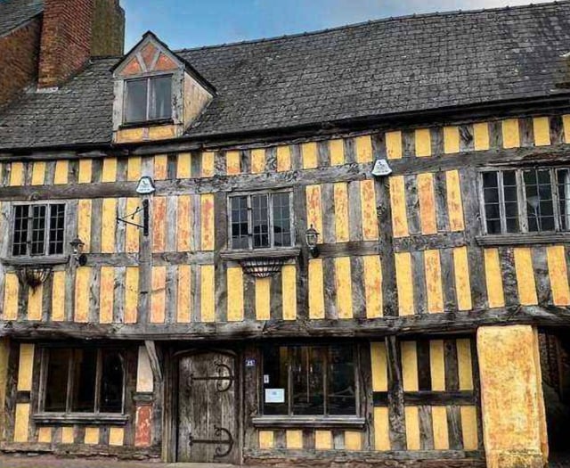 Tudor high street building to have modern extension demolished