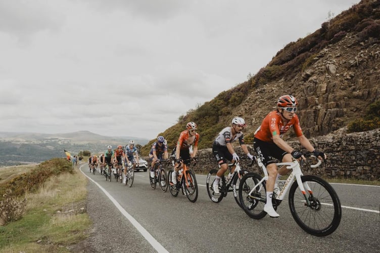 Geraint Thomas powering up The Tumble during the 2025 Tour of Britain