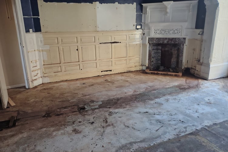 The bar room in Bridges