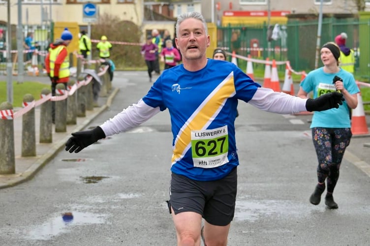 Michael Visser welcomes the line