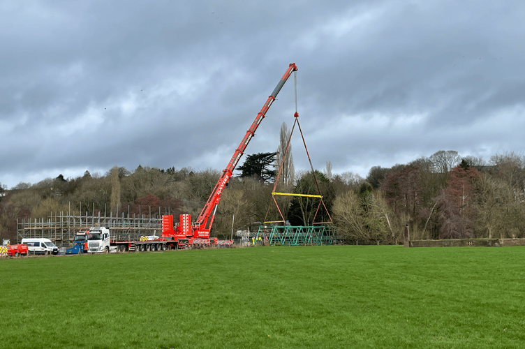 Operation to lift out Inglis Bridge 