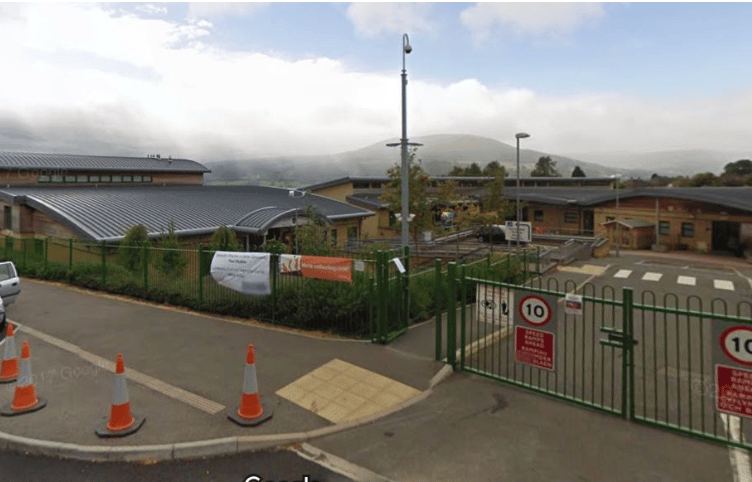 Deri View Primary is closing and moving to be part of the new 3-19 school in Abergavenny and it's planned for its modern building to be the new home of Ysgol Y.