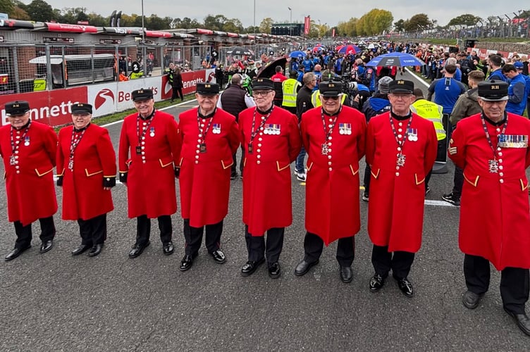 It is proposed that Chelsea Pensioners take part in a ceremony at the Ross-on-Wye war memorial