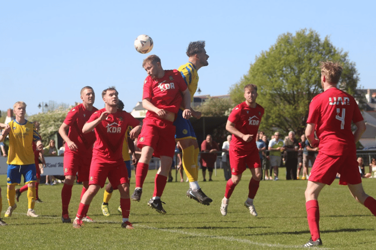 Kingfishers v Abertillery Excelsiors goalmouth action