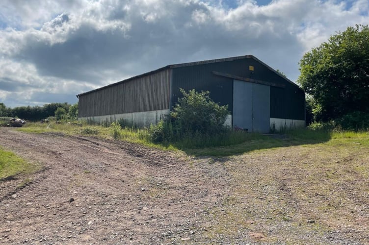 Sobremesa Barn, Little Llandeilo Farm, Llanddewi Rydderch